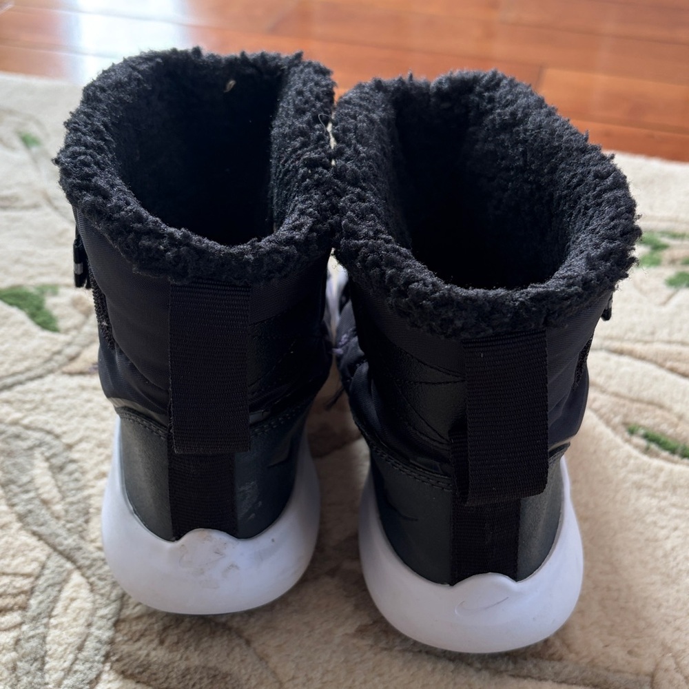 Little Kids Nike Fleece-Lined Winter Sneakers (2) - Picture 3 of 8